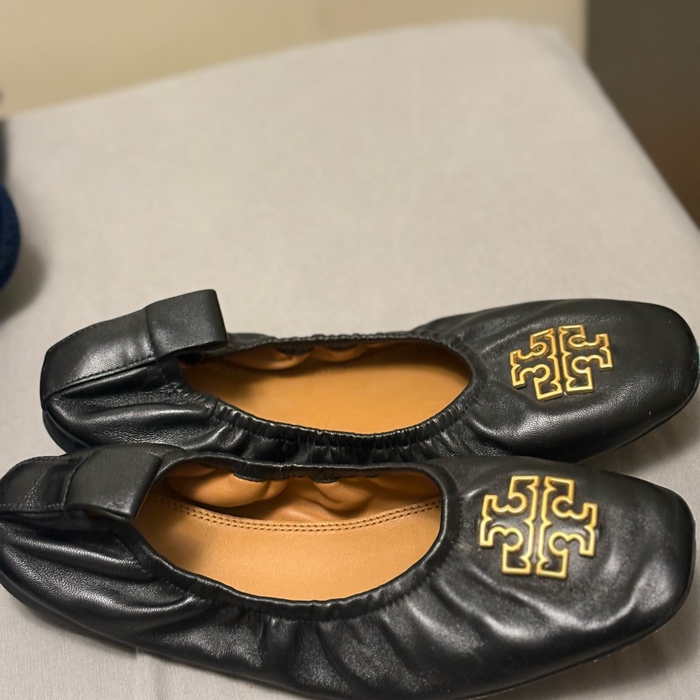 Tory Burch Britten Ballet Flats - Size 8- Colour Black Sheep Plume Nappa Leather